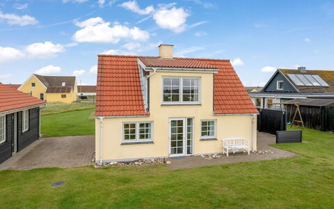 Dietlinde - 100M from the Sea: Maison, Toit, Domicile, Chalet, Cabanon, Batiments Jardin, Siding, Cour, Cabane En Rondins, Cabane