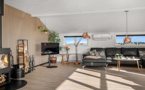 Withger - 300M from the Sea: Sol, Design Intérieur, Sol, Bois, Meubles, Parquet, Plafond, Salon, Éclairage, Pièce