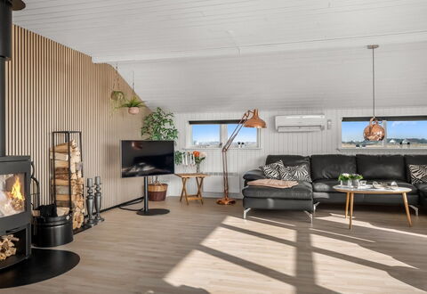 Withger - 300M from the Sea: Sol, Design Intérieur, Sol, Bois, Meubles, Parquet, Plafond, Salon, Éclairage, Pièce
