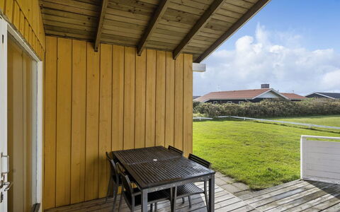 Hebba - 300M from the Sea: Chalet, Jardin, Siding, Batiments Jardin, Ombre, Cour, Arrière-Cour, Pelouse, Ferme, Aménagement Paysager