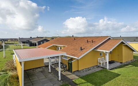 Hebba - 300M from the Sea: Chalet, Jardin, Siding, Batiments Jardin, Ombre, Cour, Arrière-Cour, Pelouse, Ferme, Aménagement Paysager