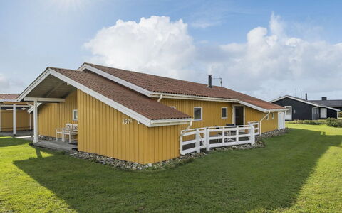 Hebba - 300M from the Sea: Chalet, Jardin, Siding, Batiments Jardin, Ombre, Cour, Arrière-Cour, Pelouse, Ferme, Aménagement Paysager