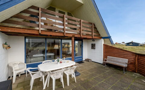 Eringisl - 50M from the Sea: Piscine, Chaîne De Montagnes, Eco Hôtel, Recours, Biens, Vallée, Villa, Aménagement Paysager, Ville Resort, Arrière-Cour