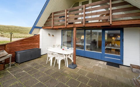 Eringisl - 50M from the Sea: Piscine, Chaîne De Montagnes, Eco Hôtel, Recours, Biens, Vallée, Villa, Aménagement Paysager, Ville Resort, Arrière-Cour