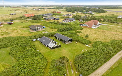Kamile - 400M from the Sea: Bois, Chalet, Dur, Planche, Tache De Bois, Batiments Jardin, Conception, Cour, Cabane En Rondins, Arrière-Cour