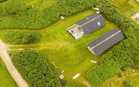 Kamile - 400M from the Sea: Bois, Chalet, Dur, Planche, Tache De Bois, Batiments Jardin, Conception, Cour, Cabane En Rondins, Arrière-Cour
