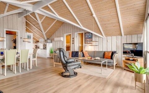 Doris - 150M from the Sea: Design Intérieur, Bois, Sol, Parquet, Plafond, Sol, Meubles, Salon, Revêtement De Sol Stratifié, Domicile