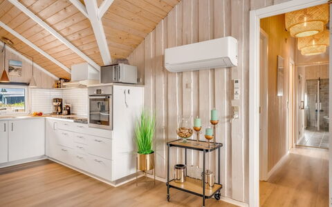 Doris - 150M from the Sea: Design Intérieur, Bois, Sol, Plafond, Meubles, Luminaire, Sol, Éclairage, Parquet, Cuisine