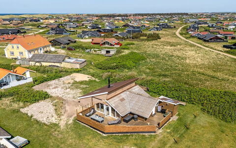 Arla - 200M from the Sea: Toit, Plaine, Lot Terre, Zone Rurale, Domicile, Biens, Champ, Chalet, Pelouse, Banlieue
