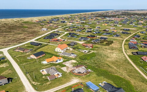 Arla - 200M from the Sea: Toit, Plaine, Lot Terre, Zone Rurale, Domicile, Biens, Champ, Chalet, Pelouse, Banlieue