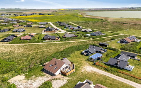 Arla - 200M from the Sea: Toit, Plaine, Lot Terre, Zone Rurale, Domicile, Biens, Champ, Chalet, Pelouse, Banlieue