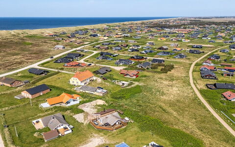Arla - 200M from the Sea: Toit, Plaine, Lot Terre, Zone Rurale, Domicile, Biens, Champ, Chalet, Pelouse, Banlieue