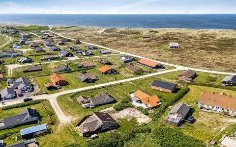 Arla - 200M from the Sea: Toit, Plaine, Lot Terre, Zone Rurale, Domicile, Biens, Champ, Chalet, Pelouse, Banlieue