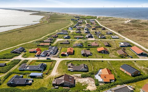 Arla - 200M from the Sea: Toit, Plaine, Lot Terre, Zone Rurale, Domicile, Biens, Champ, Chalet, Pelouse, Banlieue