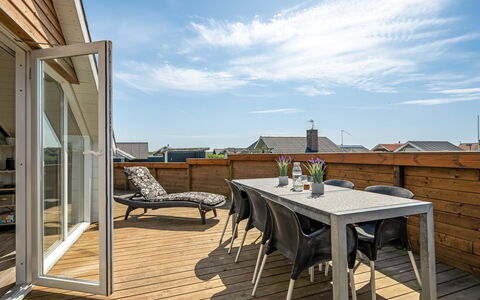 Arla - 200M from the Sea: Bois, Toit, Architecture, Domicile, Maison, Chalet, Siding, Dur, Pente, Biens