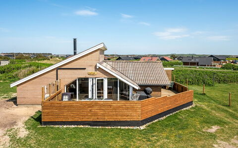 Arla - 200M from the Sea: Bois, Toit, Architecture, Domicile, Maison, Chalet, Siding, Dur, Pente, Biens