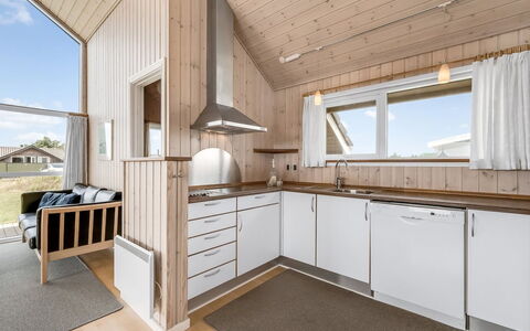 Cristine - 400M from the Sea: Bois, Plafond, Sol, Design Intérieur, Sol, Domicile, Cuisine, Pièce, Tache De Bois, Dur
