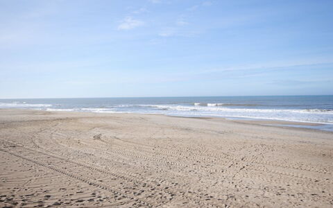 Cristine - 400M from the Sea: Toit, Maison, Domicile, Chalet, Siding, Biens, Allée, Batiments Jardin, Cour, Cabanon
