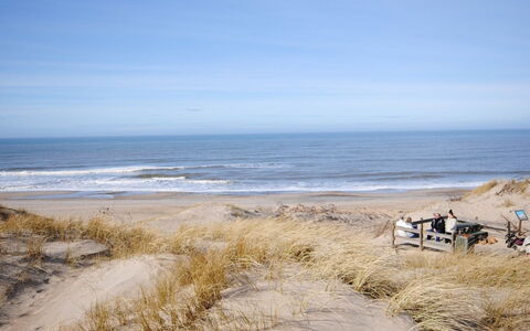 Cristine - 400M from the Sea: Toit, Maison, Domicile, Chalet, Siding, Biens, Allée, Batiments Jardin, Cour, Cabanon