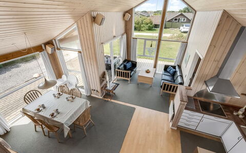 Cristine - 400M from the Sea: Toit, Maison, Domicile, Chalet, Siding, Biens, Allée, Batiments Jardin, Cour, Cabanon