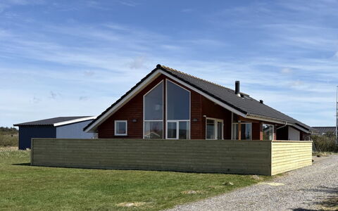 Cristine - 400M from the Sea: Toit, Maison, Domicile, Chalet, Siding, Biens, Allée, Batiments Jardin, Cour, Cabanon