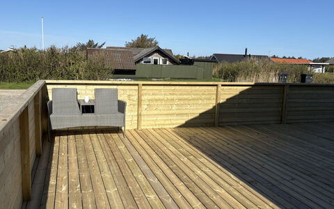 Cristine - 400M from the Sea: Toit, Maison, Domicile, Chalet, Siding, Biens, Allée, Batiments Jardin, Cour, Cabanon
