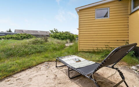 Suki - 650M from the Sea: Bois, Toit, Architecture, Domicile, Maison, Chalet, Siding, Dur, Pente, Biens