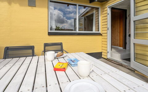 Suki - 650M from the Sea: Bois, Toit, Architecture, Domicile, Maison, Chalet, Siding, Dur, Pente, Biens
