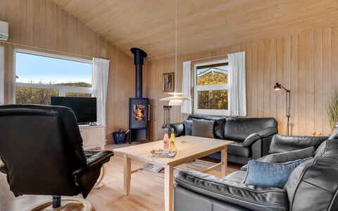 Sofja - 150M from the Sea: Bois, Domicile, Salon, Meubles, Chalet, Plafond, Pièce, Canapé, Dur