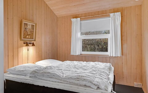Sofja - 150M from the Sea: Lit, Chambre, Drap De Lit, Literie, Bois, Design Intérieur, Sol, Meubles, Plafond, Sol