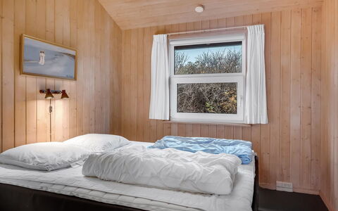 Sofja - 150M from the Sea: Lit, Chambre, Drap De Lit, Bois, Literie, Design Intérieur, Meubles, Sol, Sol, Cadre De Lit