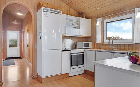 Sofja - 150M from the Sea: Bois, Appareil De Cuisine, Sol, Cuisine, Principaux Appliance, Plafond, Sol, Design Intérieur, Comptoir, Pièce