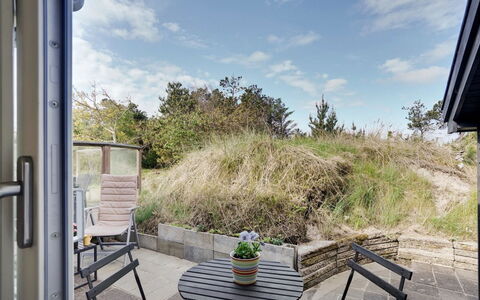 Ninna - 1Km from the Sea: Meubles, Table, Mobilier De Jardin, Tableau De Plein Air, Chaise, Tache De Bois, Ombre, Arrière-Cour, Chalet, Table Cuisine Et Salle A Manger