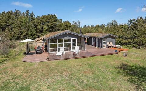 Ninna - 1Km from the Sea: Meubles, Table, Mobilier De Jardin, Tableau De Plein Air, Chaise, Tache De Bois, Ombre, Arrière-Cour, Chalet, Table Cuisine Et Salle A Manger