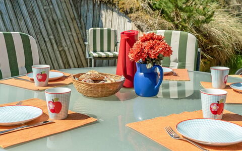Sighwarth - 350M from the Sea: Herbe, Maison, Toit, Chalet, Domicile, Arbuste, Ferme, Lot Terre, Zone Rurale