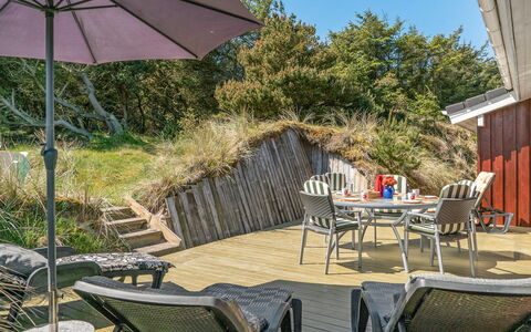 Sighwarth - 350M from the Sea: Arbuste, Design Urbain, Couverture De Sol, Brique, Appartement, Biens, Brickwork, Balcon, Aménagement Paysager