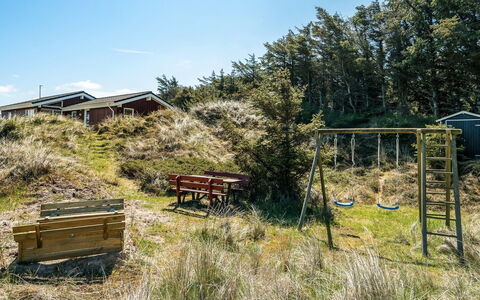 Sighwarth - 350M from the Sea: Arbuste, Design Urbain, Couverture De Sol, Brique, Appartement, Biens, Brickwork, Balcon, Aménagement Paysager