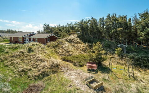 Sighwarth - 350M from the Sea: Arbuste, Design Urbain, Couverture De Sol, Brique, Appartement, Biens, Brickwork, Balcon, Aménagement Paysager