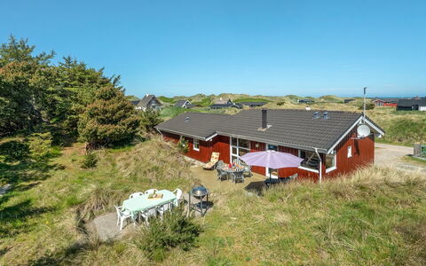Sighwarth - 350M from the Sea: Arbuste, Design Urbain, Couverture De Sol, Brique, Appartement, Biens, Brickwork, Balcon, Aménagement Paysager