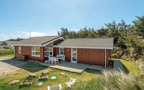 Sighwarth - 350M from the Sea: Arbuste, Design Urbain, Couverture De Sol, Brique, Appartement, Biens, Brickwork, Balcon, Aménagement Paysager