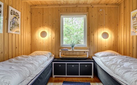 Hereth - 700M from the Sea: Bois, Chambre, Design Intérieur, Plafond, Sol, Lit, Sol, Pièce, Drap De Lit, Literie