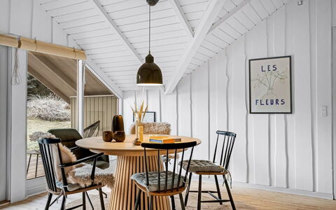 Ejla - 600M from the Sea: Meubles, Bois, Design Intérieur, Sol, Chaise, Luminaire, Plafond, Table, Sol, Salle À Manger