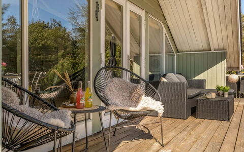 Ejla - 600M from the Sea: Meubles, Bois, Parquet, Chaise, Sol, Dur, Mobilier De Jardin, Plate-Forme, Porche, Tache De Bois