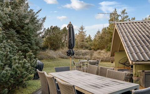 Ejla - 600M from the Sea: Bois, Arbuste, Mobilier De Jardin, Lot Terre, Meubles, Jardin, Chaise, Chalet, Arrière-Cour, Tableau De Plein Air