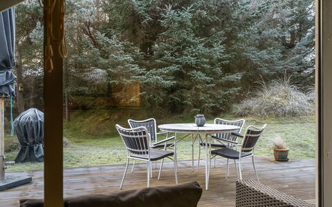 Ejla - 600M from the Sea: Meubles, Bois, Mobilier De Jardin, Chaise, Tableau De Plein Air, Jardin, Brindille, Arrière-Cour, Ombre, Cour