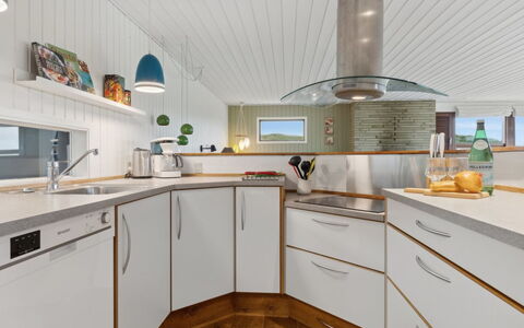 Jobst - 150M from the Sea: Bois, Sol, Design Intérieur, Comptoir, Plafond, Cuisine, Luminaire Plomberie, Sol, Cabinetry, Évier
