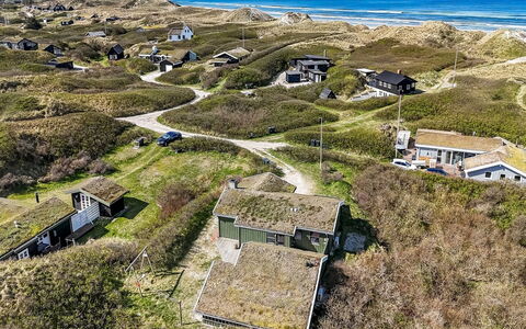 Jobst - 150M from the Sea: Écorégion, Paysage, Zone Rurale, Lot Terre, Terrain, Communauté Des Plantes, Toit, Chalet, Pente, Village