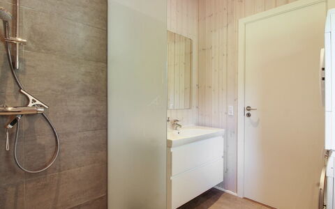 Franke - 1.1Km from the Sea: Sol, Sol, Salle De Bains, Luminaire Plomberie, Mur, Bois, Design Intérieur, Toilette, Plomberie, Robinet