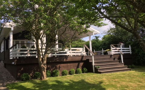 Amine - 700M from the Sea: Bois, Ombre, Dur, Porche, Jardin, Pelouse, Tache De Bois, Escaliers, Plate-Forme, Cour