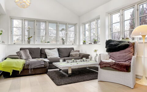 Amine - 700M from the Sea: Meubles, Design Intérieur, Canapé, Sol, Sol, Salon, Bois, Parquet, Domicile, Appartement